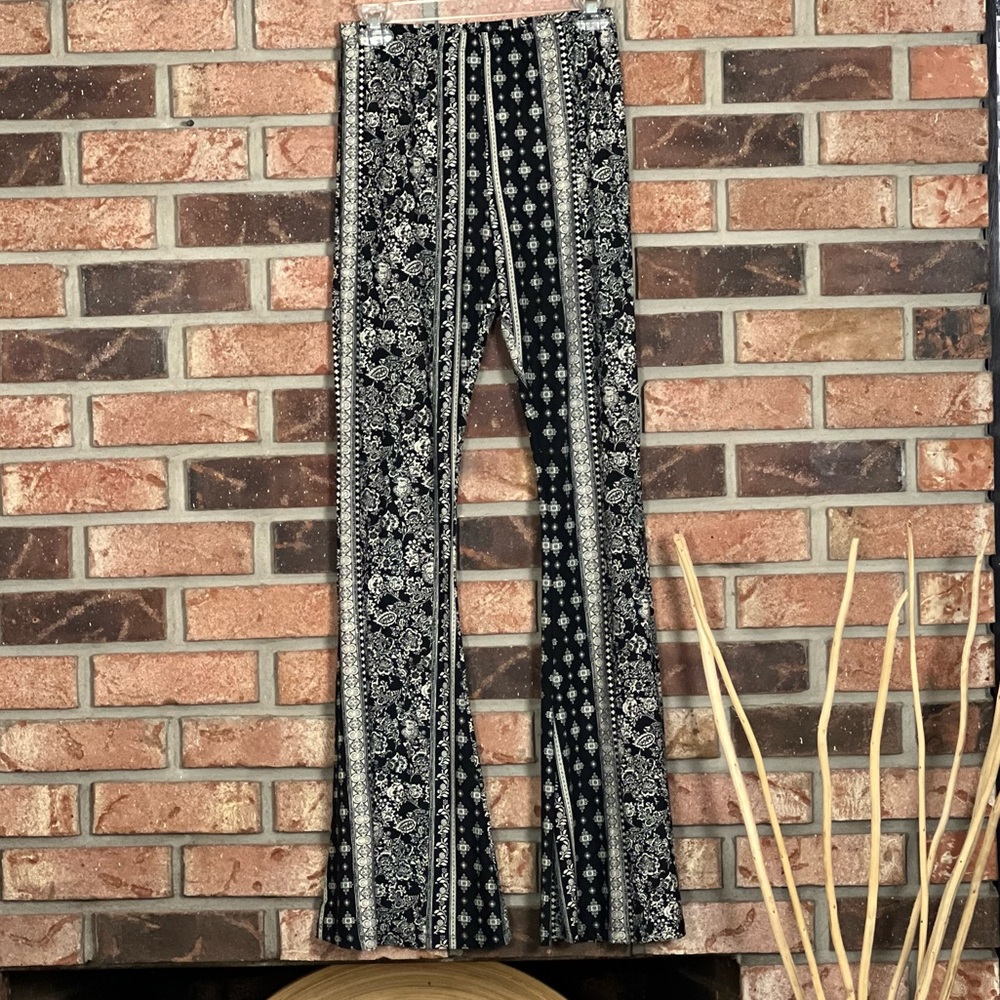 Très Bien Flare Leg Stretch Pants